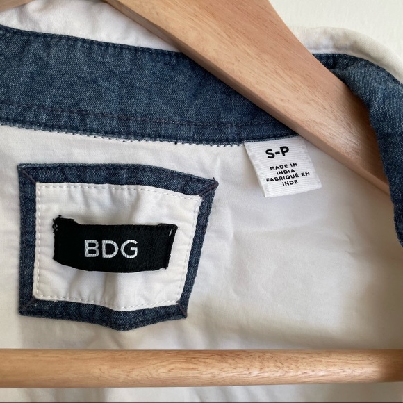 Button down - Picture 2 of 4